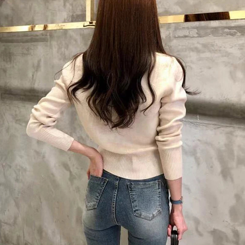 2025 Autumn Long Sleeve Women's Cardigan Sweater Knitted design   Short and casual style  Single-breasted closure