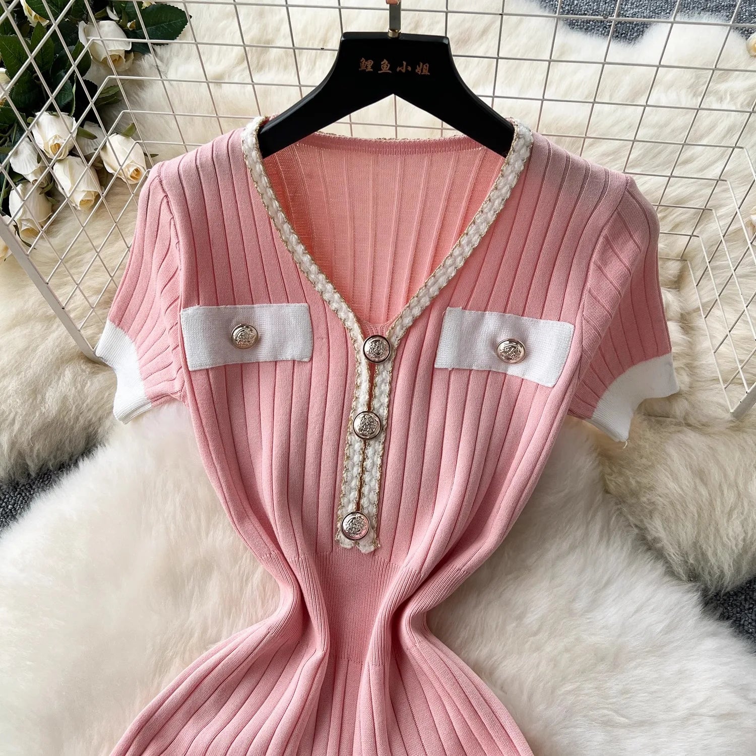 YuooMuoo Brand Fashion Knitted Mermaid Dress 2025 New Elegant V-neck Buttons Ribbed Sweater Dress Lady Bodycon Party Vestidos